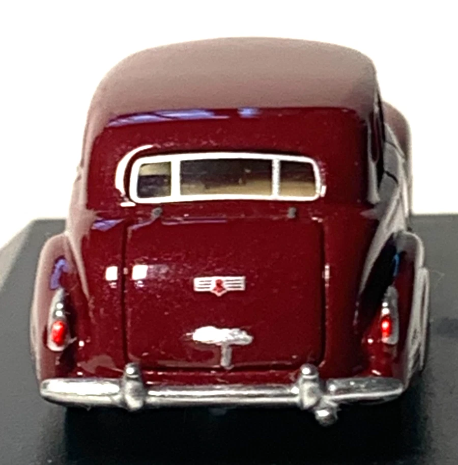 Cadillac Fleetwood 75 Touring Sedán Kinsmart 1941 Borgoña Escala 1:87 INV# 3936 Foto 2 de 4