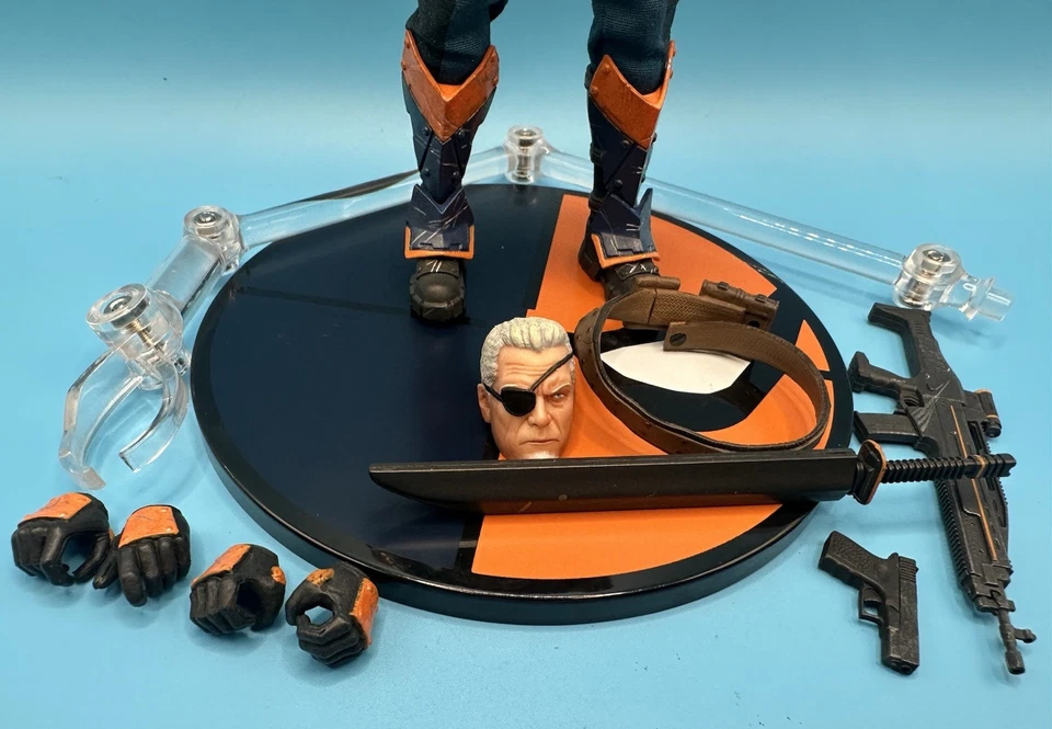 Figura de acción Mezco One:12 DC Deathstroke completa sin caja ¡Envío rápido!!! Foto 3 de 4