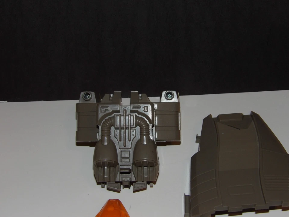 TRANSFORMERS G1 OMEGA SUPREME BODY AND TRACK PIECES LOT VINTAGE ORIGINAL - Image 3 of 3