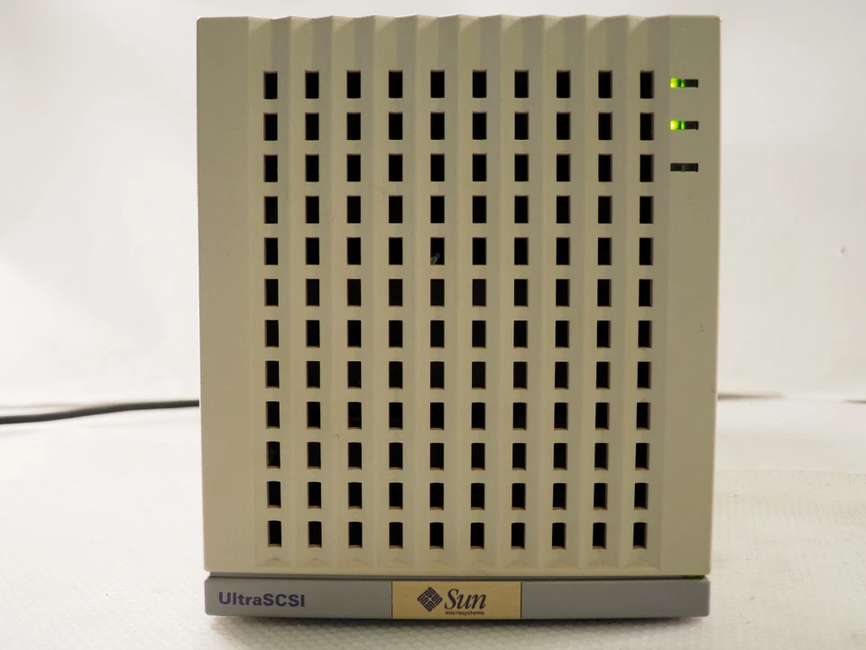 Sun Microsystems 599-2314-01 StorEdge 711 Ultra SCSI Drivers Enclosure w/ HDD - Image 3 of 4