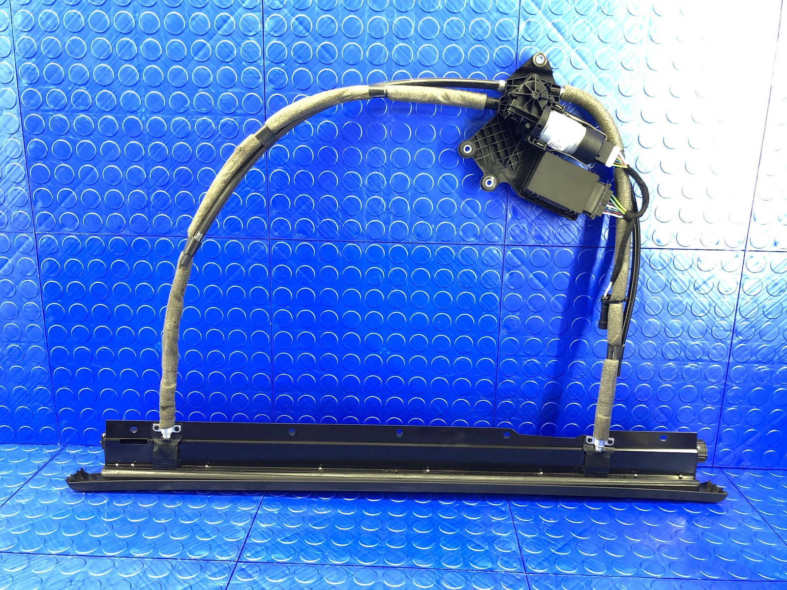 2014-2021 MASERATI QUATTROPORTE LEFT REAR DOOR SUNSHADE BLIND BLACK 670119706