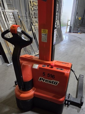 Presto Model 5004046 Forklift Truck Straddle Stacker Walk Behind 2200 Lbs