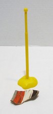 MARX YELLOW FLAGPOLE W/ BASE PAPER FLAG for NAVARONE MOUNTAIN PLAYSET 1970's