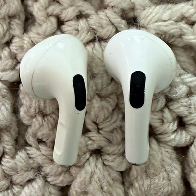 Apple AirPods Pro 1st Gen w/ Charging Case READ DESCRIPTION