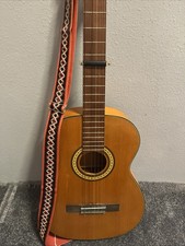 Konzertgitarre Klassikgitarre Akustik Gitarre mit Gurt und Kapodaster - Anfänger