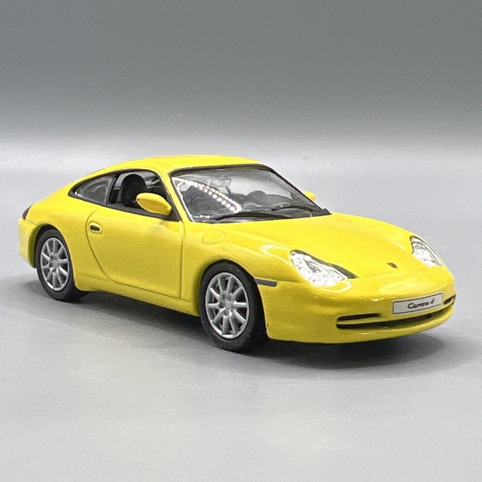 Porsche 911 996 Carrera 4 2001 cupé amarillo con zócalo escala 1/43 DeAgostini Foto 3 de 4