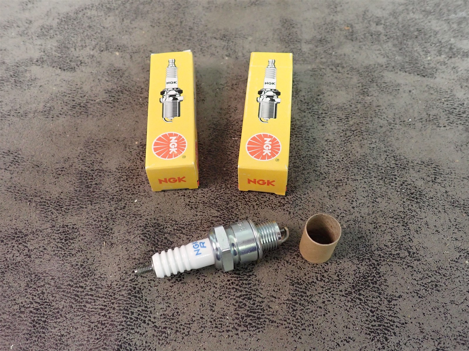 Set of 2 NEW NGK BR6HSA 4296 Spark Plugs BN426