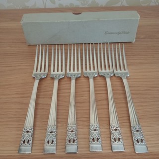 Vintage Oneida Community Plate Silver Plated Dessert Salad Forks Set of 6 Boxed