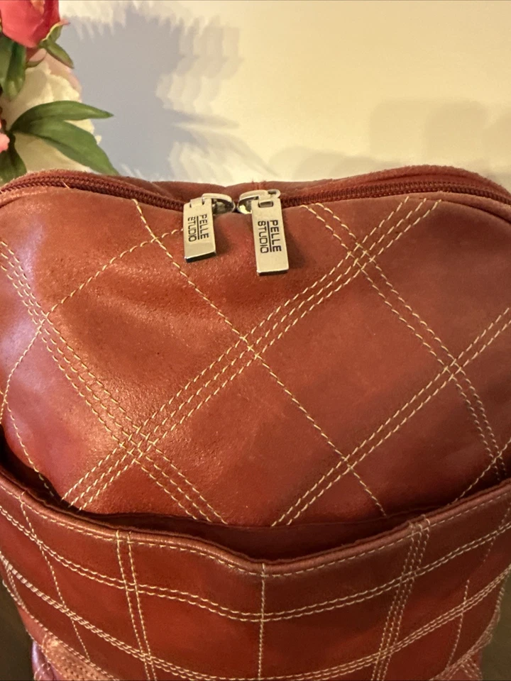 Mochila Cartera de Estudio Pelle de Cuero Wilson’s De Colección Roja con Costuras Crema Foto 2 de 4