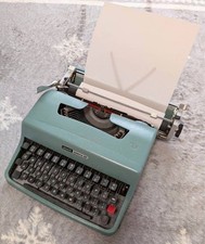 Olivetti Lettera 32 Manual Typewriter Spanish Made QWERTY Case Vintage thumbnail