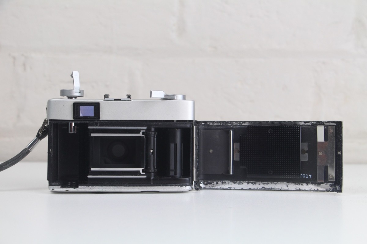[動作OK]CHINON 35EE CHINON 35EE [In working order] – Ein Camera