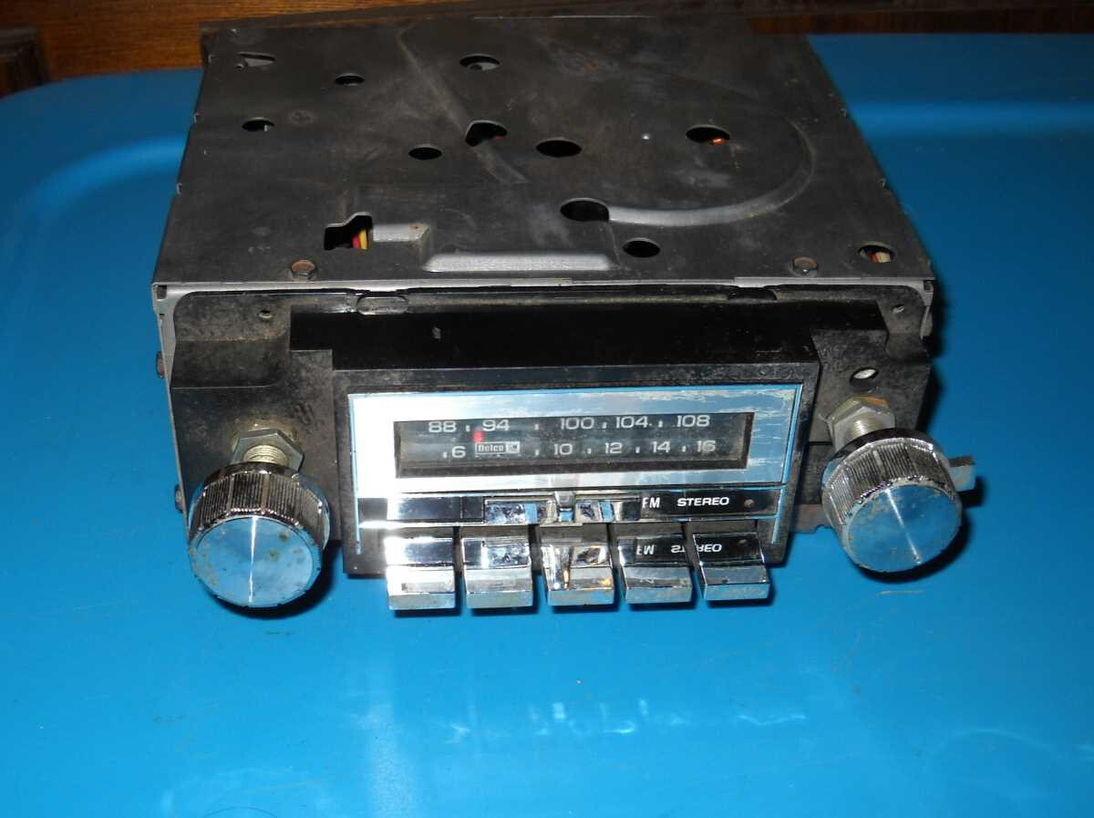 GM Delco AM FM Stereo Pushbutton Radio 16009960 1970's 1980's