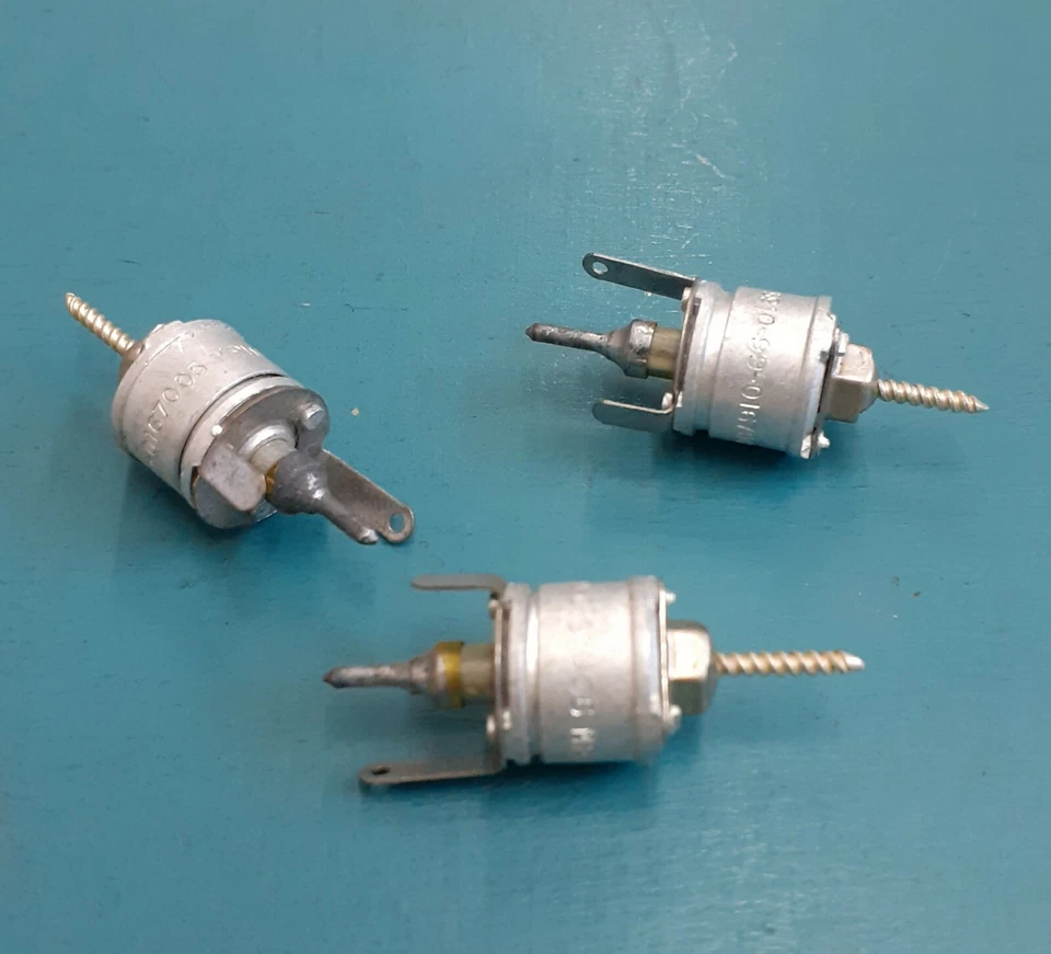 3 x Beehive Trimmer/Variable Capacitors 5-30pf - Image 1 of 1