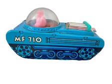 RED CHINA TIN FRICTION STARS-LANDING SPACE TANK MF 710. VINTAGE TOY.