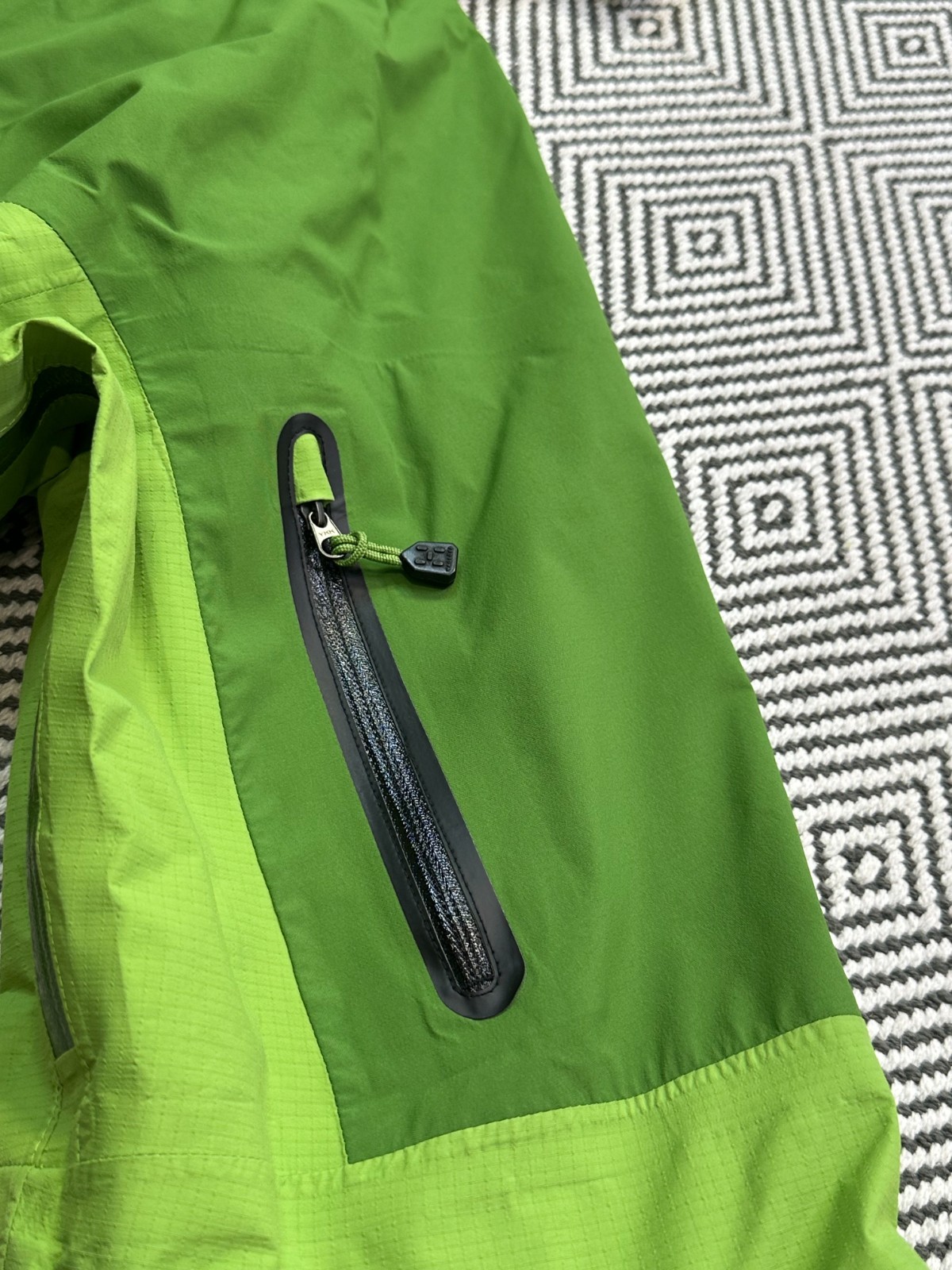 Haglofs Men’s Size M Green GoreTex Pro Shell Ski Jacket RRP £600 image 2
