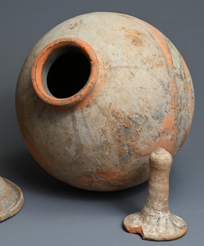 LARGE MUSEUM QUALITY CHINESE TANG DYNASTY (618-907 AD) PAINTED POTTERY VASE - Picture 15 of 16