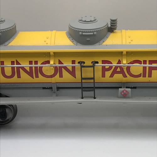 The Menards ~ O Gauge Union Pacific Modern Tank Car UP 4149 Three Dome - Picture 10 of 16