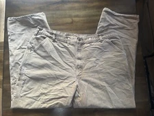 Carhartt Pants Size 44/32 used conditionPlease refer to pictures for condition.