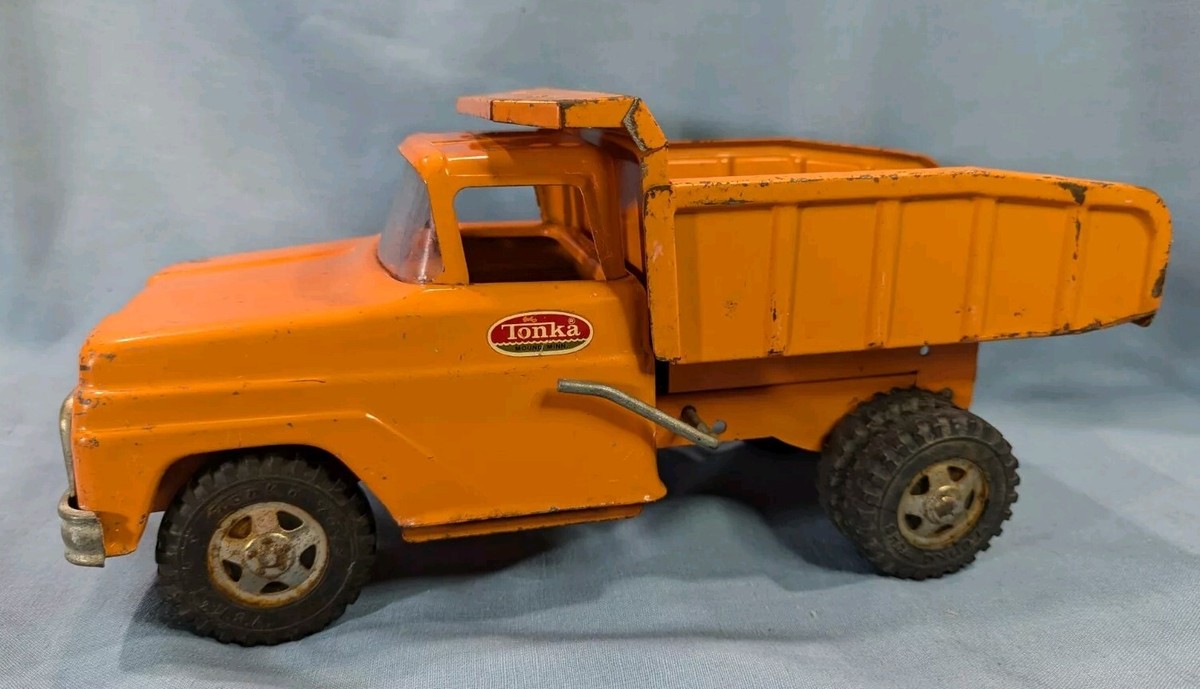 レトロカー！TONKAのミニカー Vintage 1970s Tonka Tin Car Nissan Fairlady Z Red Japanese