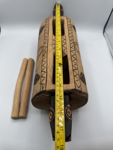Tamburo a fessura cerimoniale intagliato a mano vintage con bastoncini africano 17-1/2" - Foto 8 di 8
