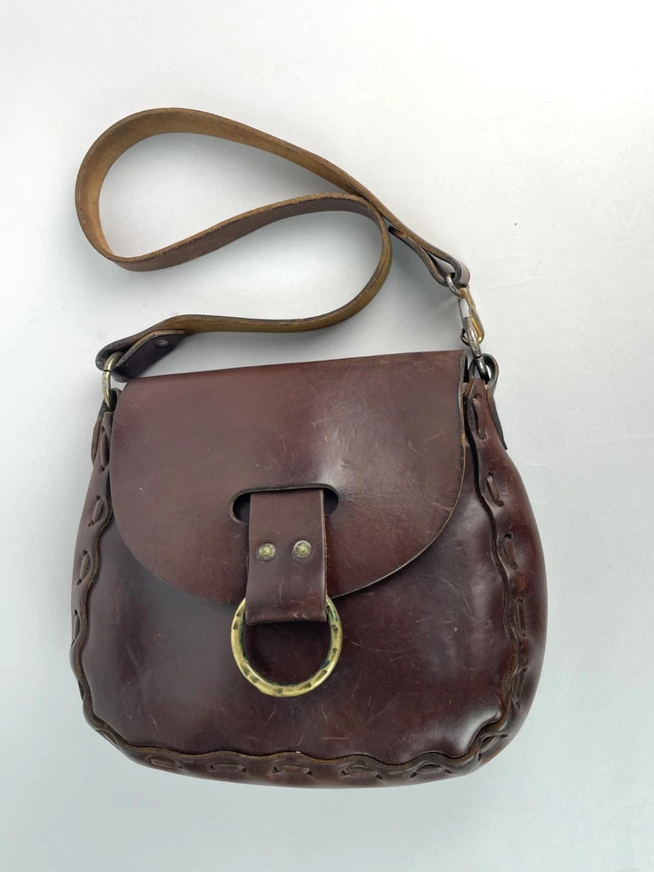 Bolso hippie vintage de cuero trabajado a mano años 70 llevado DOS MANERAS ¡Muy bien hecho! Foto 4 de 4