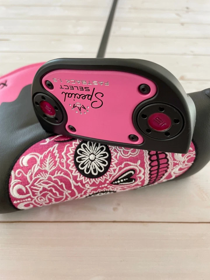 *NEW* Scotty Cameron Fastback 1.5 Pink /Black 34.5 in Putter- Pink Skulls Cover - Image 2 of 4