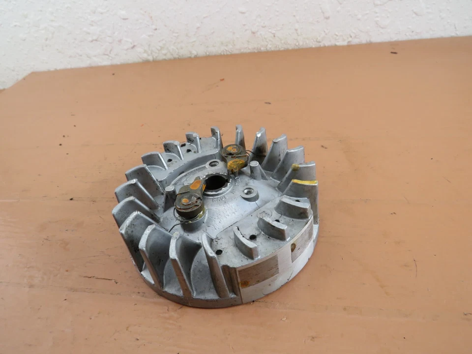 Motosierra Oleo Mac Olympic 251B volante OEM Foto 3 de 4