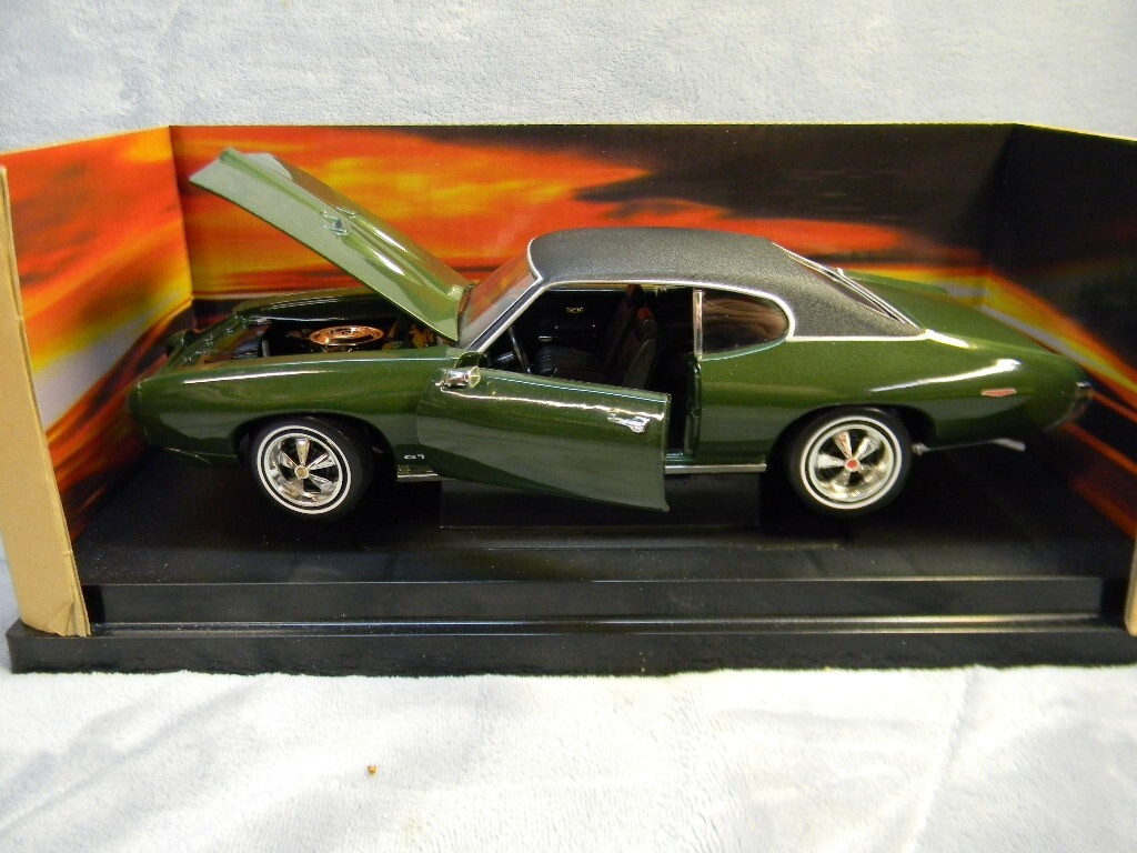 1/18 SCALE ERTL 1969 PONTIAC GTO 