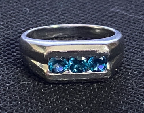 VINTAGE SILVER 925 3 BLUE TOPAZ CHANNEL SET RING SIZE R 1/2 5.5g NOT SCRAP