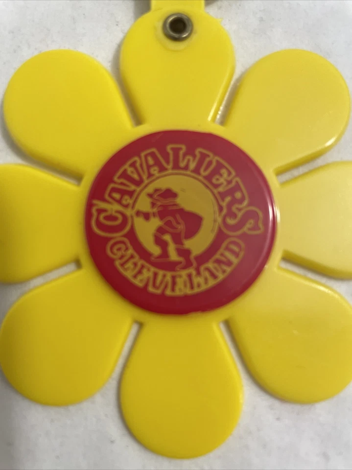 Винтажный Cleveland Cavaliers логотип брелок кольцо 1970-х желтый цветок NBA - Изображение 2 из 4