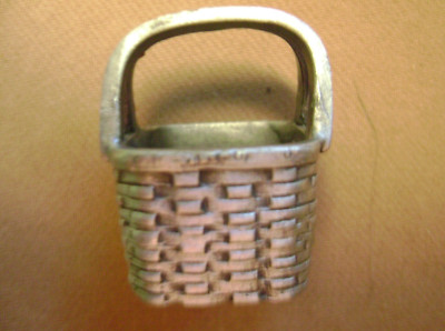 CHRISTMAS 1995 - 3-D CRANBERRY LONGABERGER FINE PEWTER BASKET ORNAMENT.