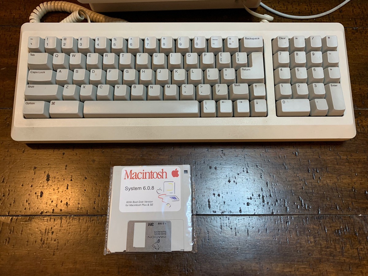 Vintage Apple Macintosh Plus 1Mb Computer M0001A w/Keyboard Mouse