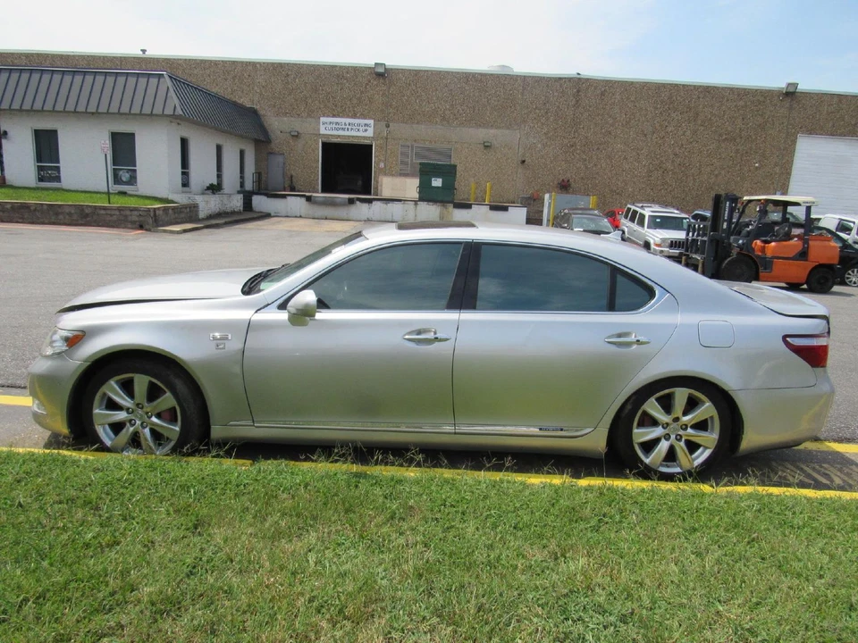 08 09 Faro antiniebla derecho LEXUS LS600 Foto 2 de 4