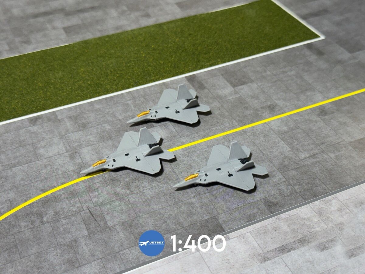 Jetset Models 1:400 Scale x3 F-22 Fighter Jets With Gold Jetset Models 1:400 Scale x3 F-22 Fighter Jets With Gold