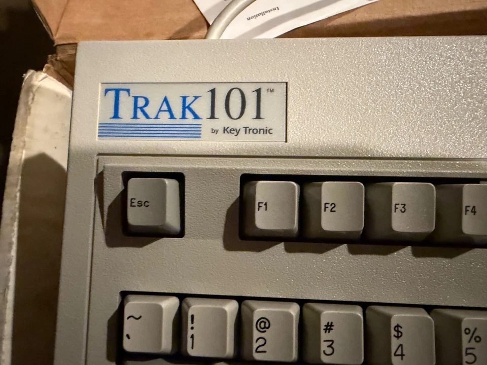 💻 Vintage Keytronic Trak101 AT/XT Keyboard – IOB | Unused | Complete with Disks - Image 4 of 4