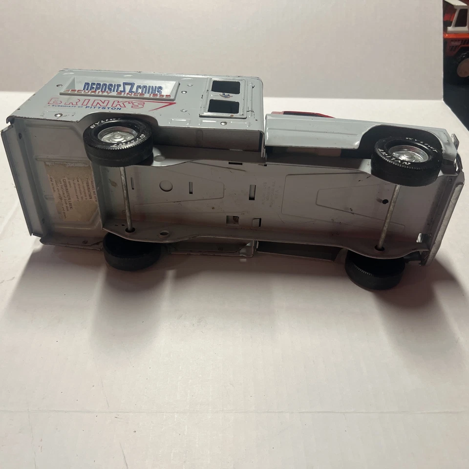 VINTAGE 1970’s NYLINT PRESSED STEEL BRINKS SECURITY CHEVY TRUCK BANK - Image 4 of 4