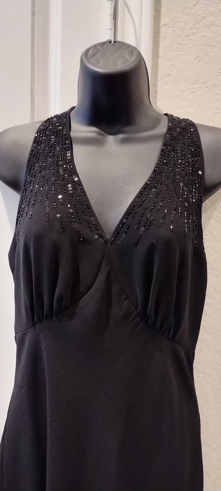 Vestido de fiesta SANDRA DARREN talla 8 negro forrado halter. Foto 2 de 4