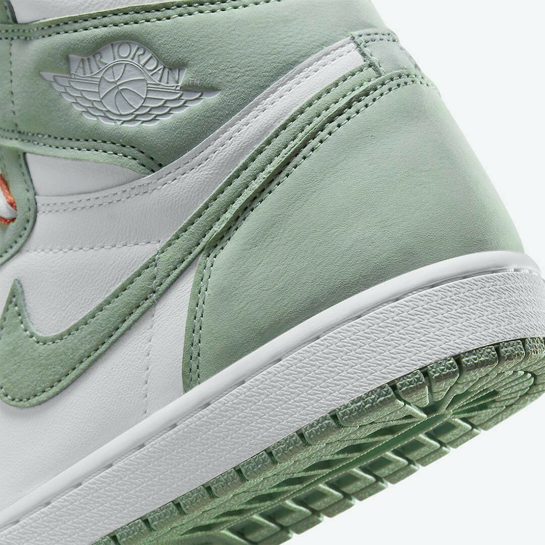 Nike Air Jordan 1 Retro High OG Seafoam CD0461-002 Women 11W Nike Air Jordan 1 Retro High OG Seafoam CD0461-002 Women 11W