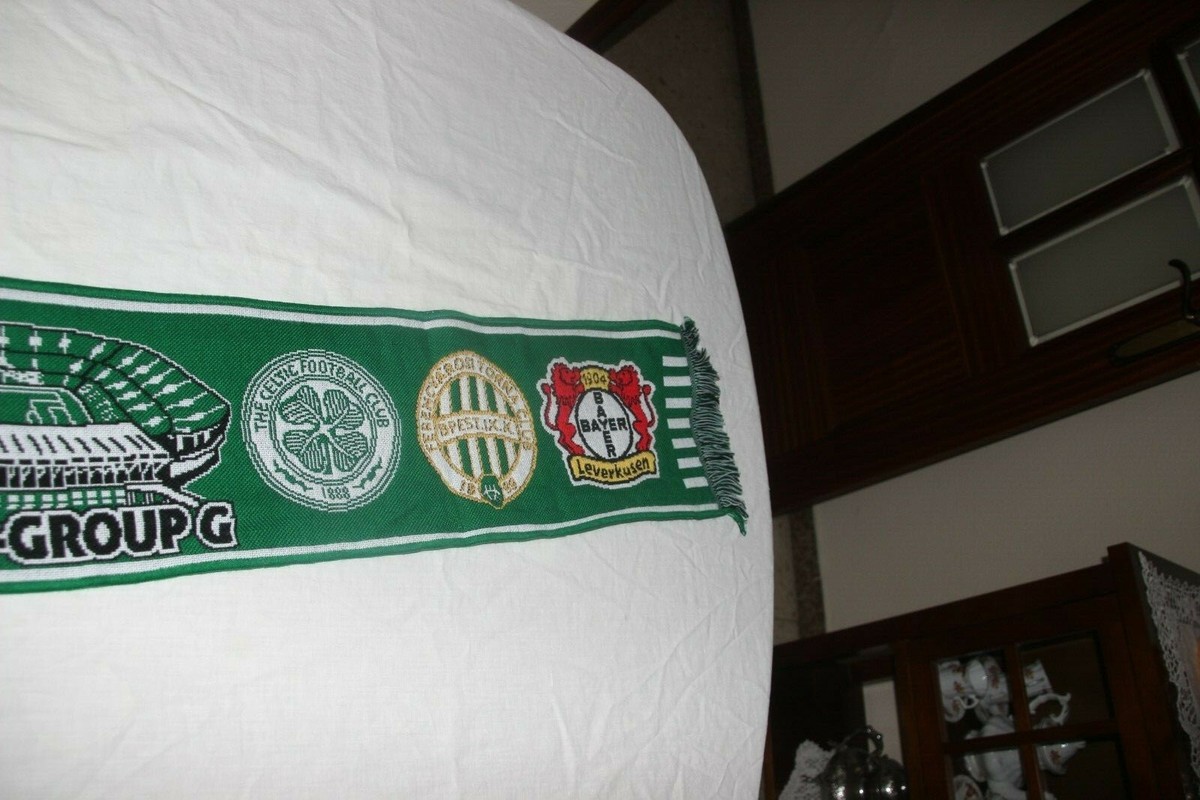 Écharpe UEFA Europa League - Real Betis, Ferencvaros, Celtic, Bayer Leverkusen - Neuve