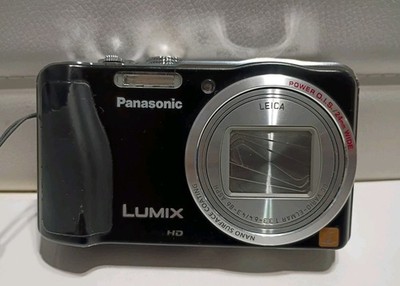Panasonic LUMIX DMC-ZS19 14.1MP Digital Camera Black w/batteries Charger SDCards