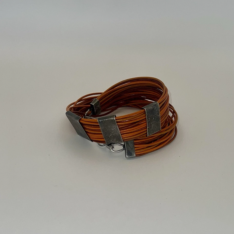 氧化纯银皮革包裹式手链 - 大胆波西米亚风格 — 第 3/4 张图片