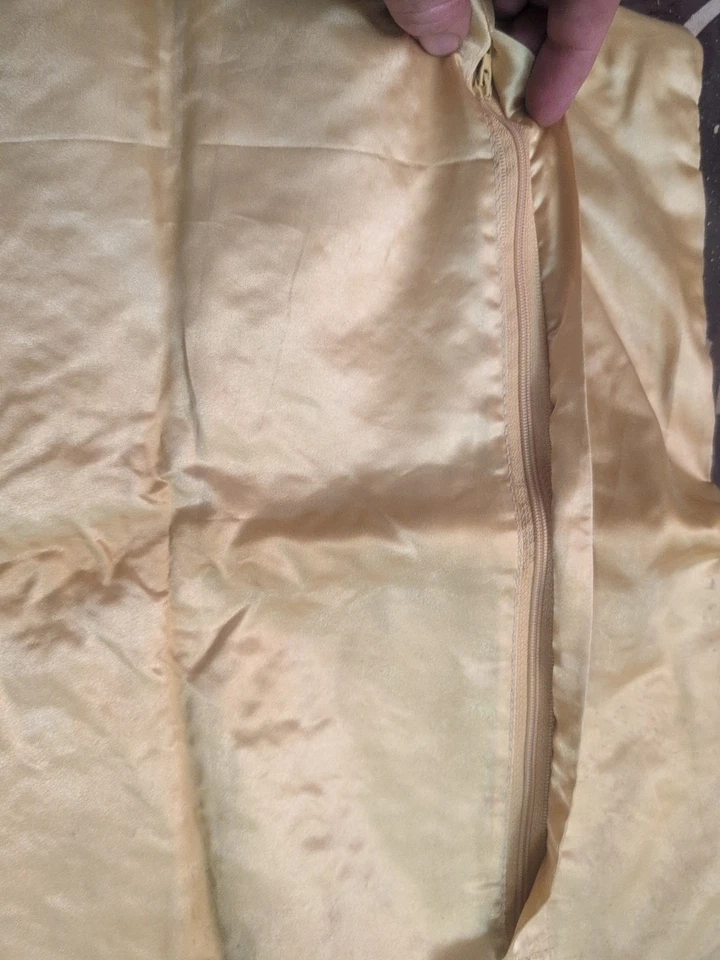 Funda de almohada con lentejuelas doradas 15,5x15,5" Foto 3 de 4