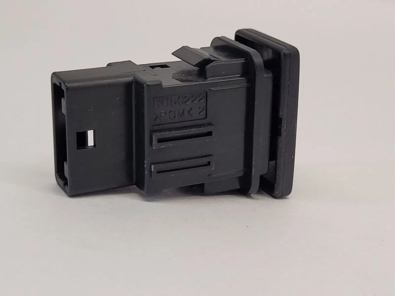 Interruptor de puerta levadiza trasera Toyota Sequoia 2013 13 Foto 3 de 4