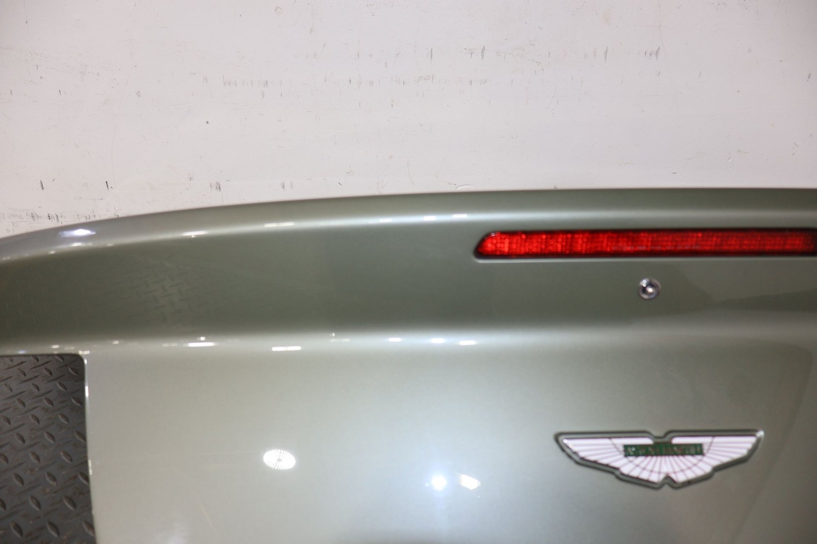 Aston Martin V8 Vantage 2009 Condenser compartment lids Set