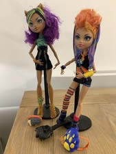 Monster High Clawdeen & Howleen Wolf Doll With Bag, Pet And Stands