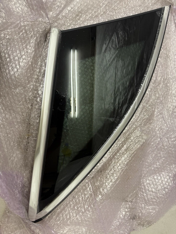 MERCEDES-BENZ C W205 Kleines Seitenfenster hinten links A2056702312 33443803 - Bild 1 von 4