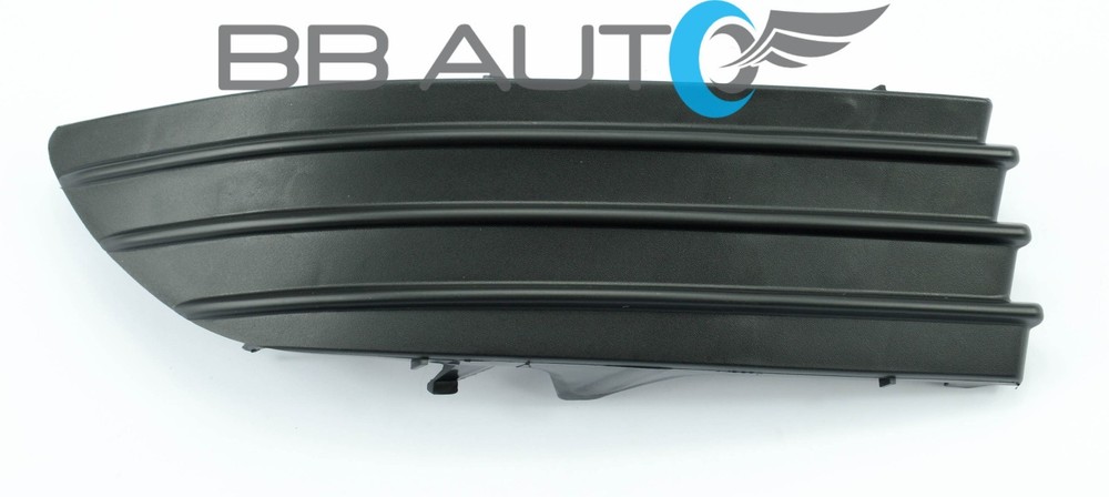 04-05 Sienna Van RH Lower Front Bumper Fog Light Cover Insert