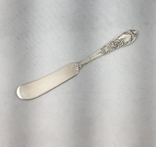 Esparcidor(s) de mantequilla de mango plano Richelieu de International Sterling Foto 2 de 3