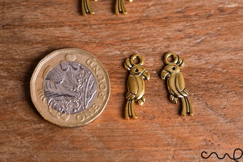 8 x kleiner Goldpapagei Metall Charms Musik Schmuckherstellung Handwerk doppelseitig - Bild 4 von 8