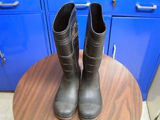 NORTHWEST TERRITORY BLACK RUBBER RAIN BOOTS - SIZE 7 - 1 PAIR - PRE-OWNED
